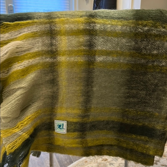 Karma Living throw blanket EUC - Picture 3 of 6